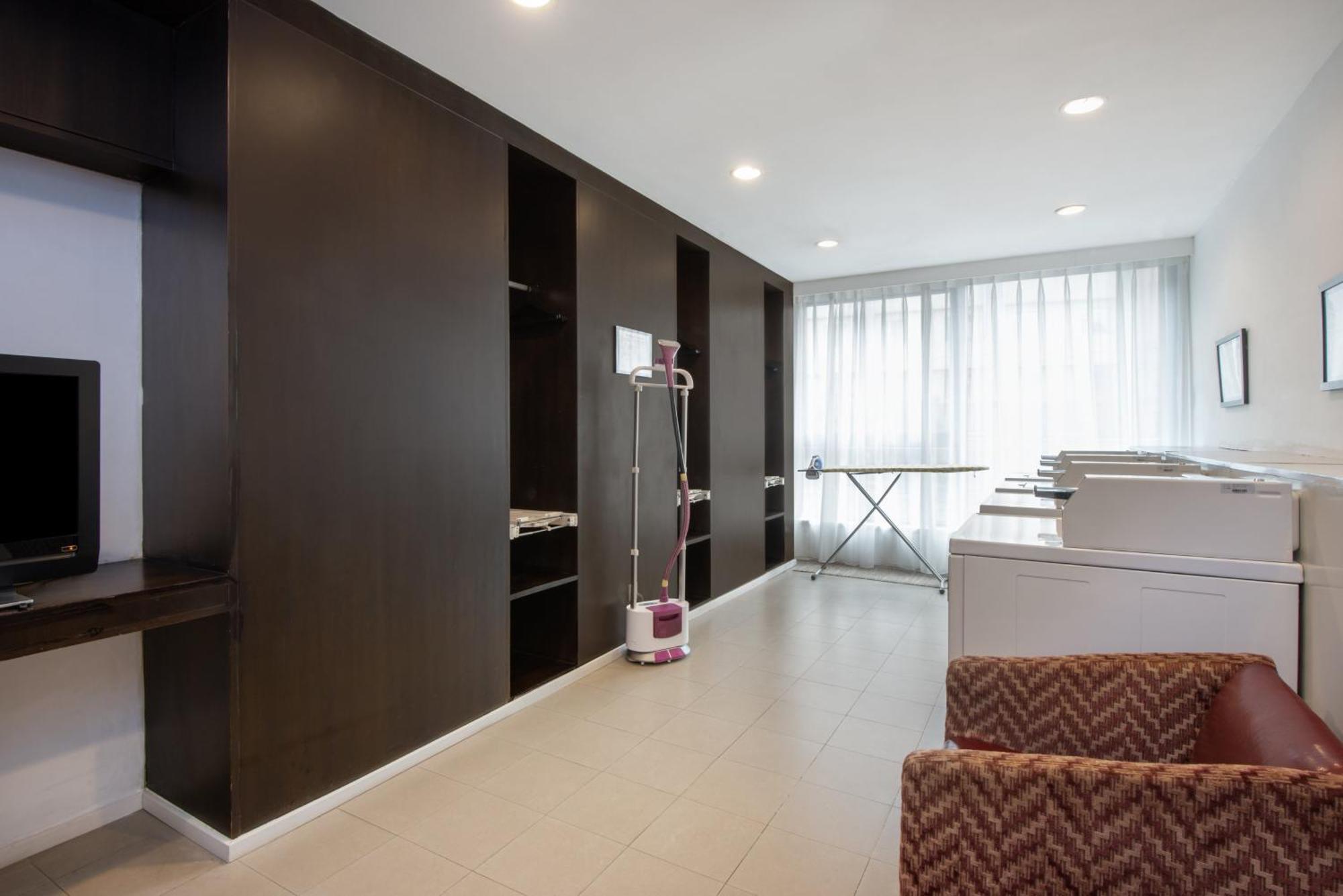 Holiday Inn Express Chengdu Gulou-Tianfu Square Chunxi Road Branch Exterior photo